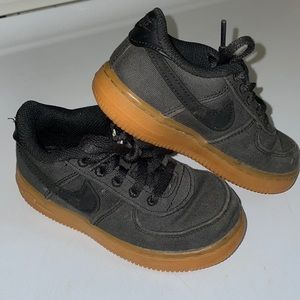 Toddler Nike shoes size 9 toddler boys.